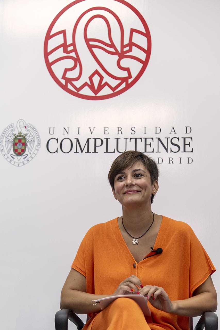 Isabel Rodríguez, durante su participación en la mesa sobre comunicación y universidad
