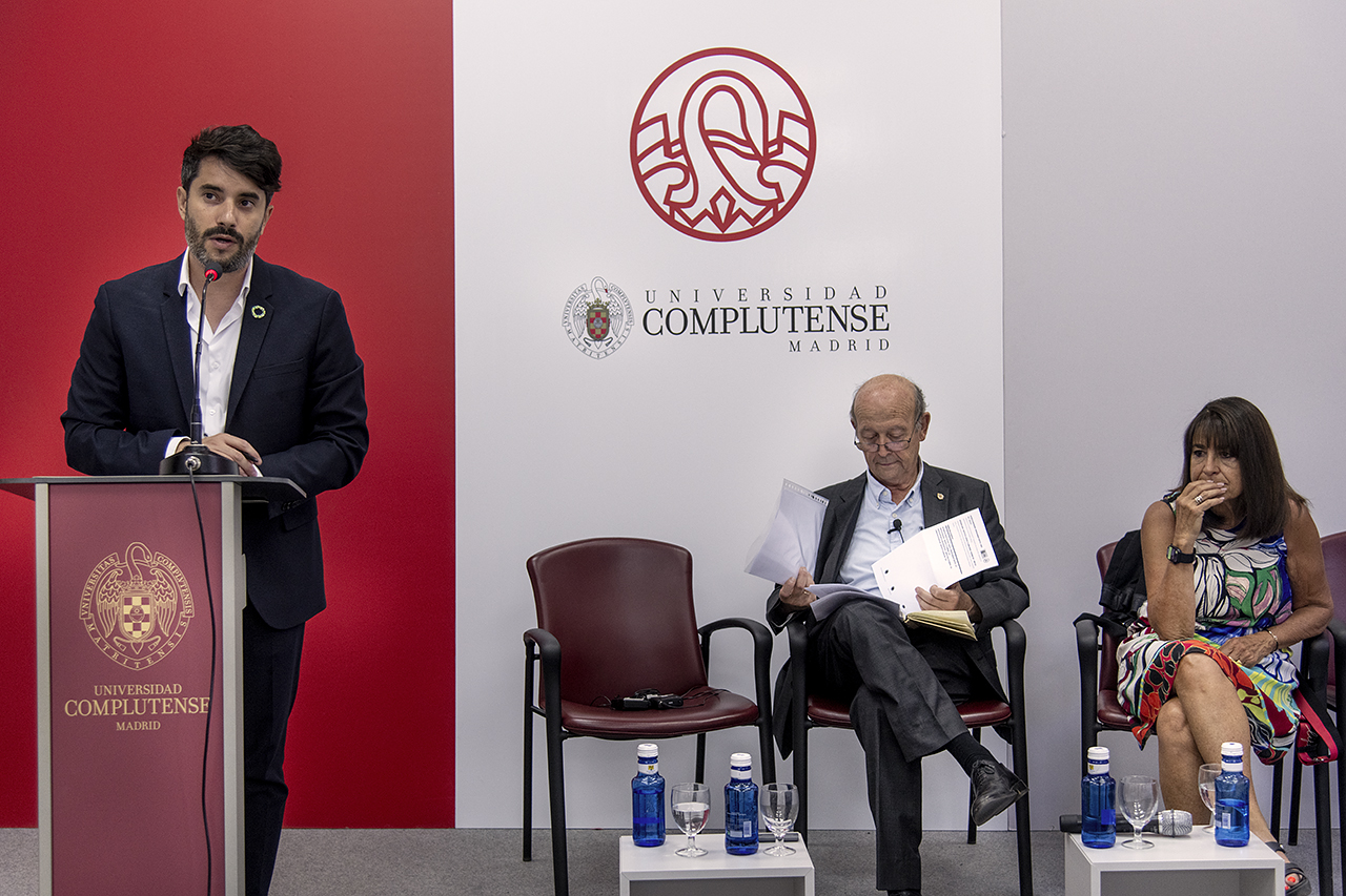 Albert Alcarons, Francisco José Sánchez Muniz y Ascensión Marcos Sánchez, en la inauguración del curso