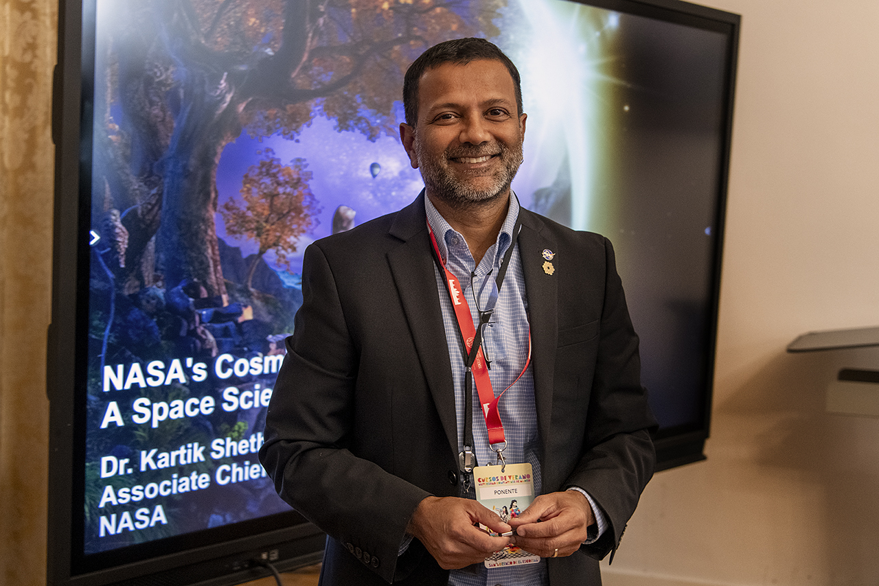 Kartik Seth, jefe científico asociado de la NASA, en los Cursos de Verano de la UCM