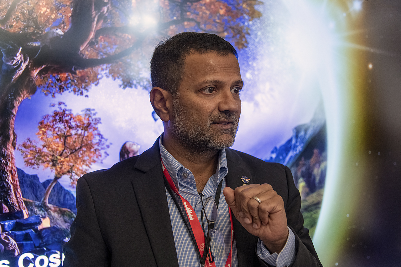 Kartik Seth, jefe científico asociado de la NASA, ha impartido la última de las conferencias extraordinarias de los Cursos de Verano de la UCM en San Lorenzo de El Escorial de este año 2024