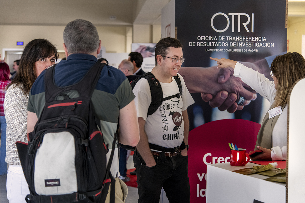 La OTRI muestra su amplia oferta de servicios en la primera edición del Transfer Day