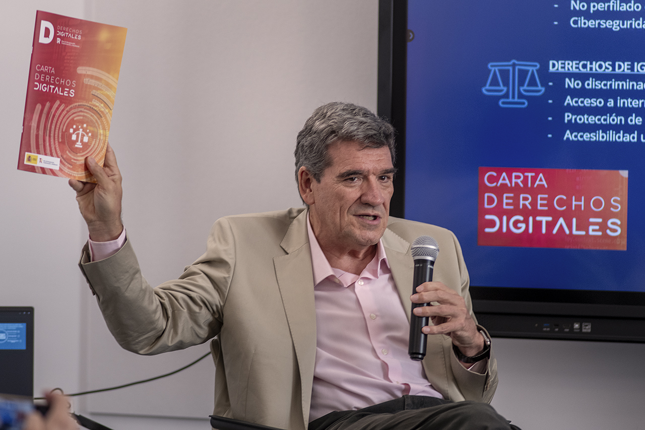 El ministro José Luis Escrivá presenta una batería de medidas para mejorar la relación de los ciudadanos con el entorno digital