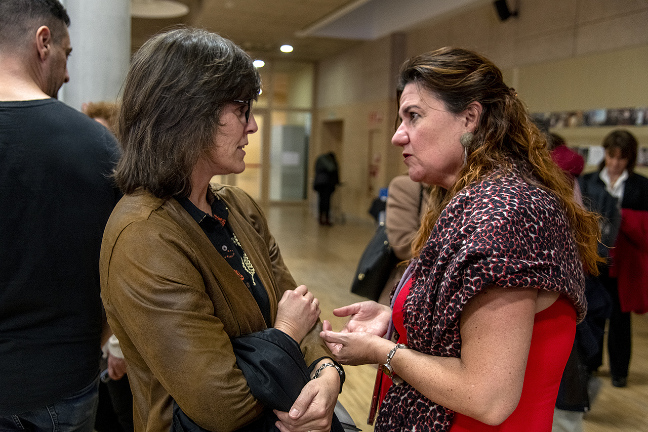 Lucía de Juan, vicerrectora de Investigación y Transferencia, charla con Alicia Castillo, directora de Ediciones Complutense