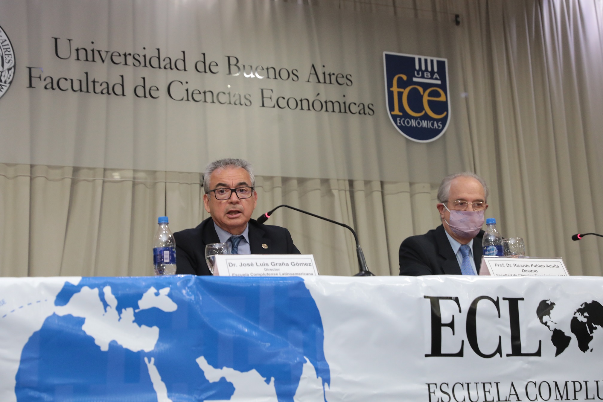 José Luis Graña, director de la ECL, y Ricardo Pahlen Acuña, decano de la Facultad de Ciencias Económicas de la UBA
