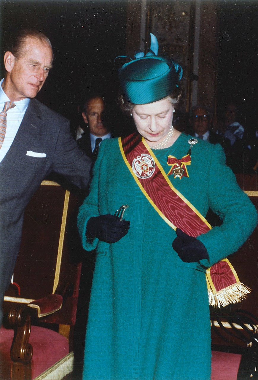 Isabel II y el duque de Edimburgo, durante el acto celebrado el 19 de octubre de 1988