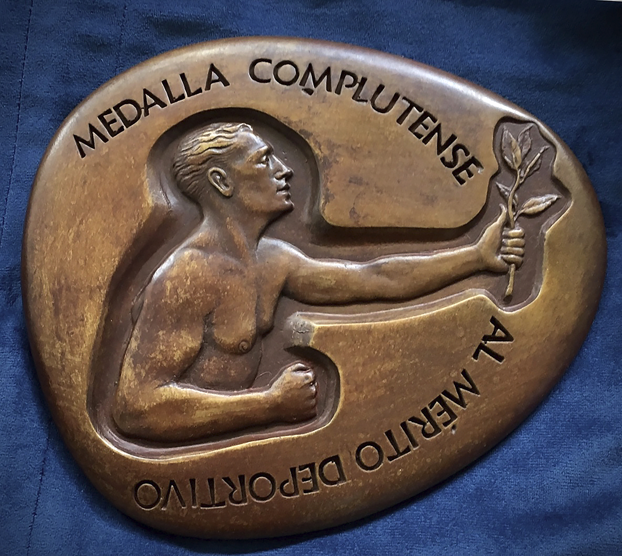Medalla al Mérito Deportivo de la Complutense, realizada por Horacio Romero
