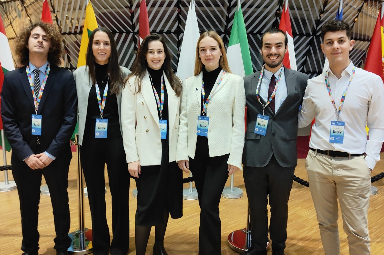 Los seis universitarios españoles que han participado en ConSIMium