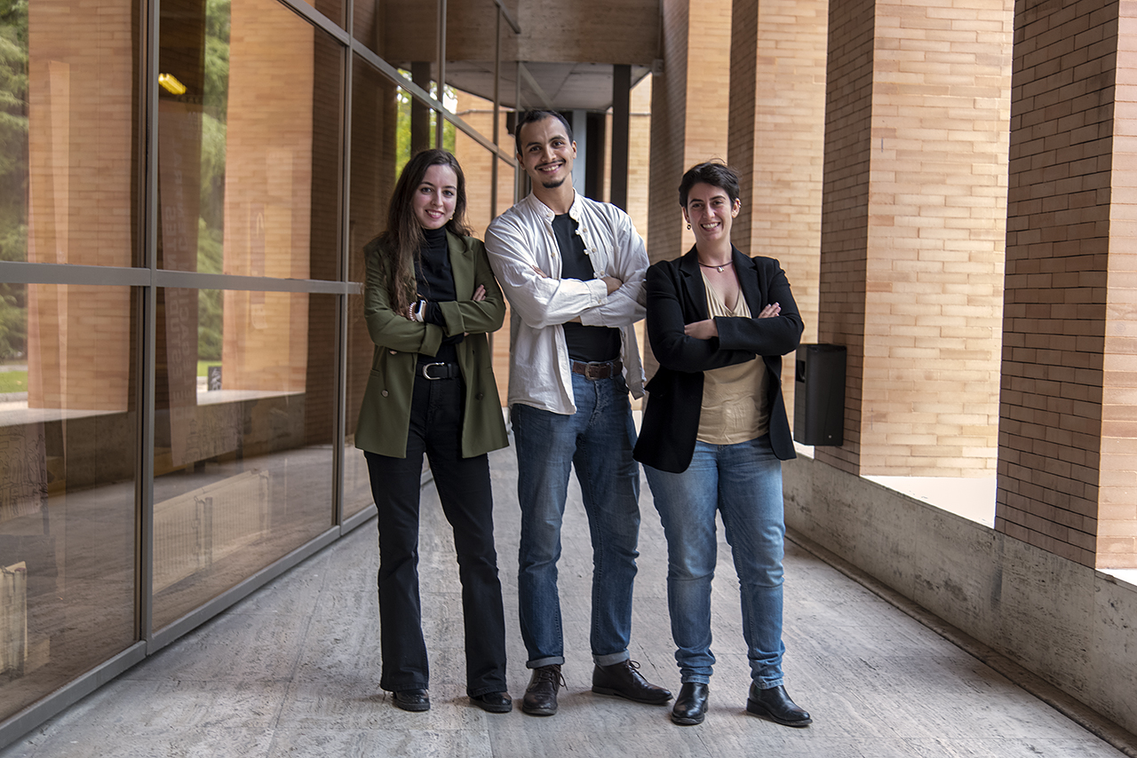 Ana Belén Torrejón, Ismail Sadeq y María Sánchez-Bayo, en el Edificio de Estudiantes de la UCM