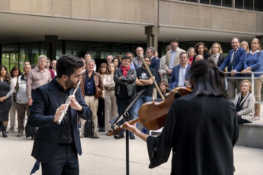 Miembros de la Orquesta Sinfónica de la UCM pusieron música a la inauguración de la muestra