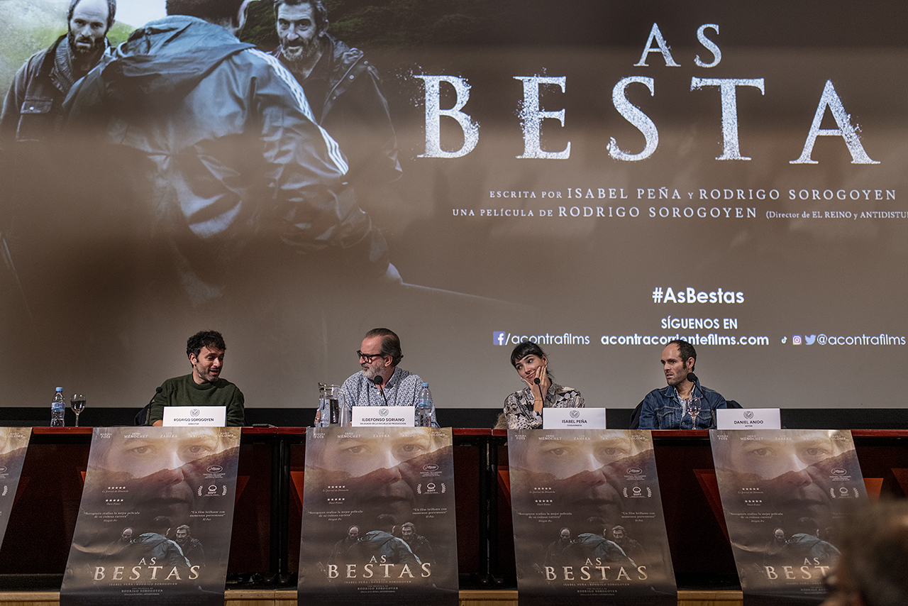 Rodrigo Sorogoyen, Ildefonso Soriano, Isabel Peña y Diego Anido, en el coloquio tras la proyección de "As bestas"