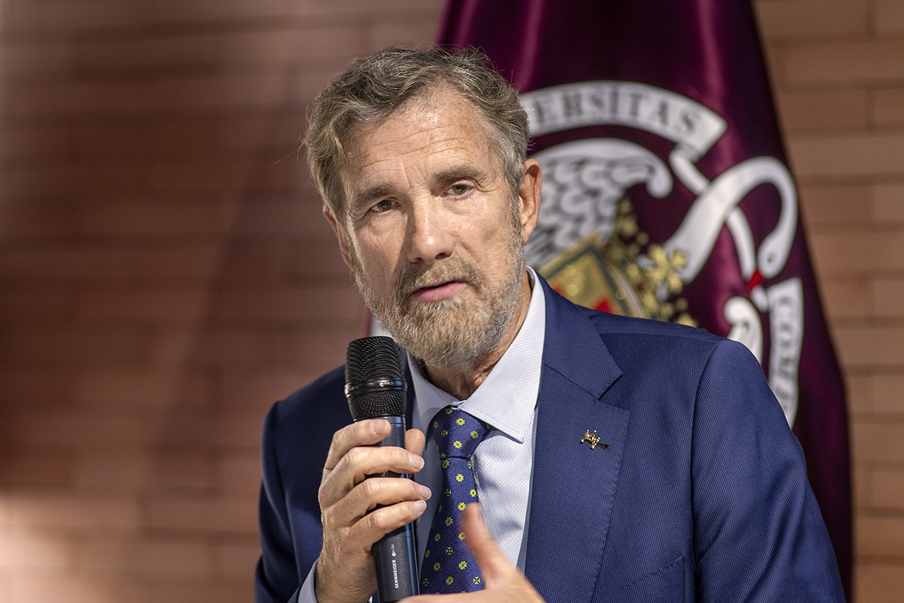 El presidente de la CRUE-Sostenibilidad y rector de la Universidad de Burgos, Manuel Pérez Mateos
