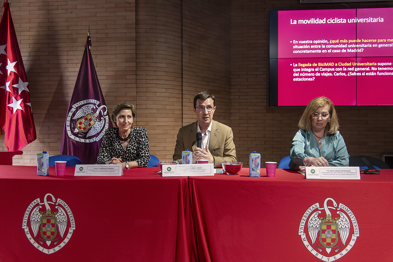 Juncal González Soriano, Jorge Gómez y Yolanda García Rodríguez, en la clausura de la Jornada de Movilidad Sostenible