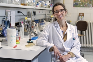 Marta Valenti, de Farmacia, publica en Open Biology un estudio sobre los mecanismos de muerte celular