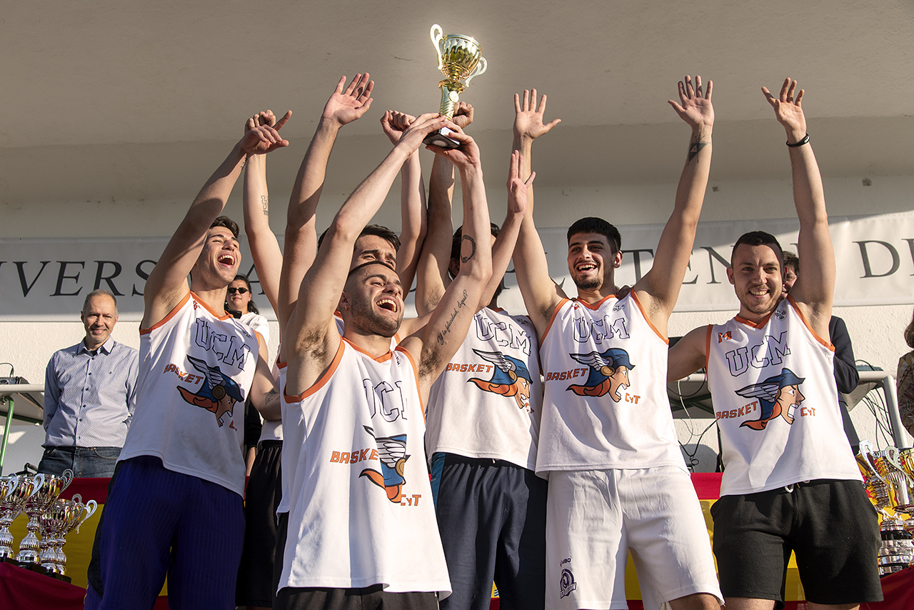 Trofeo Rector, equipo campeón baloncesto masculino: COMERCIO Y TURISMO
