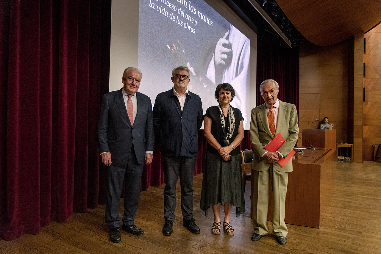 José Mayor Oreja, presidente de la Fundación ACS, patrocinadora del curso, posa con Miguel Zalomir, Isabel García y Carlos Zurita