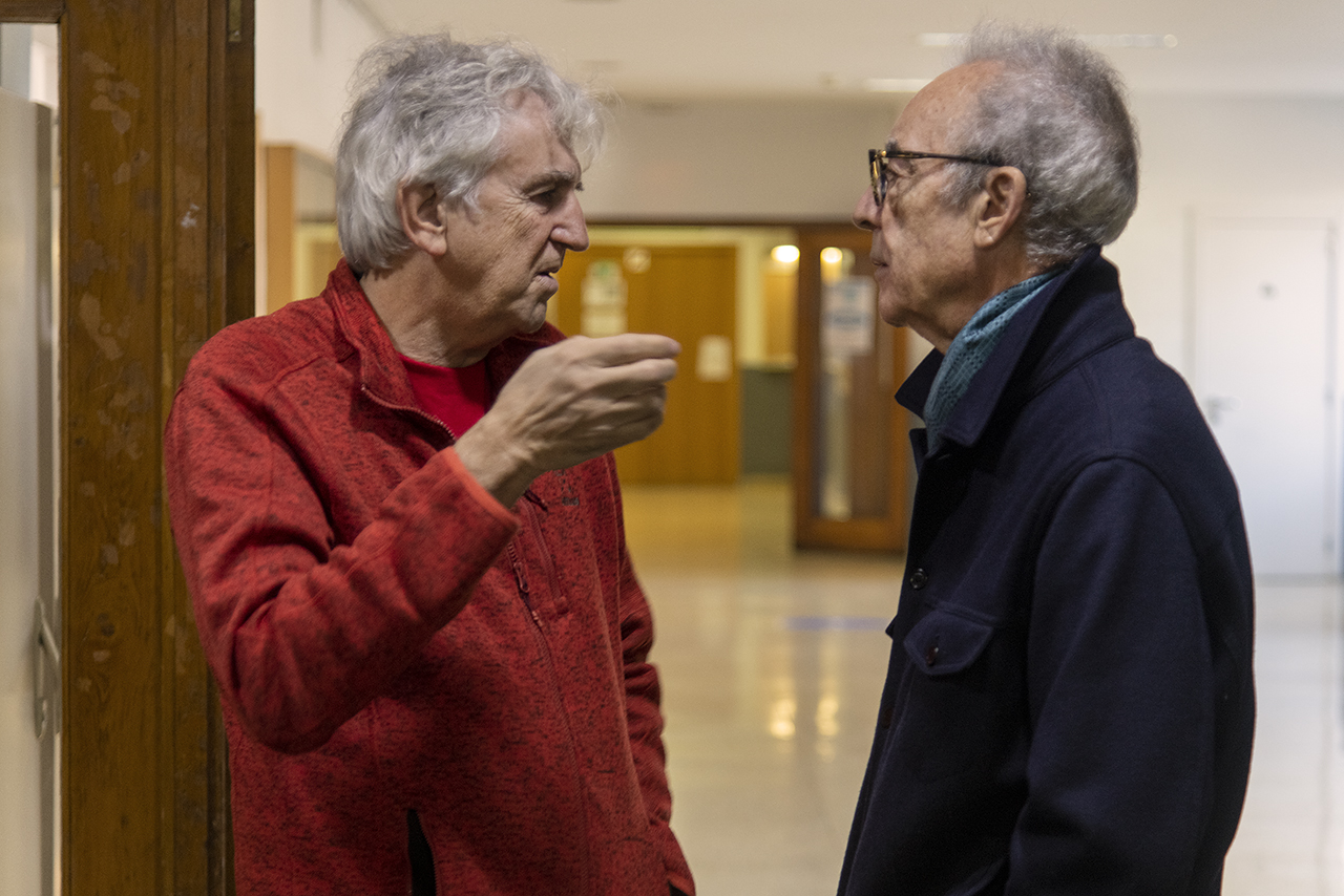 Juan Luis Arsuaga y Juan José Millás charlan antes de su diálogo en la Facultad de Veterinaria