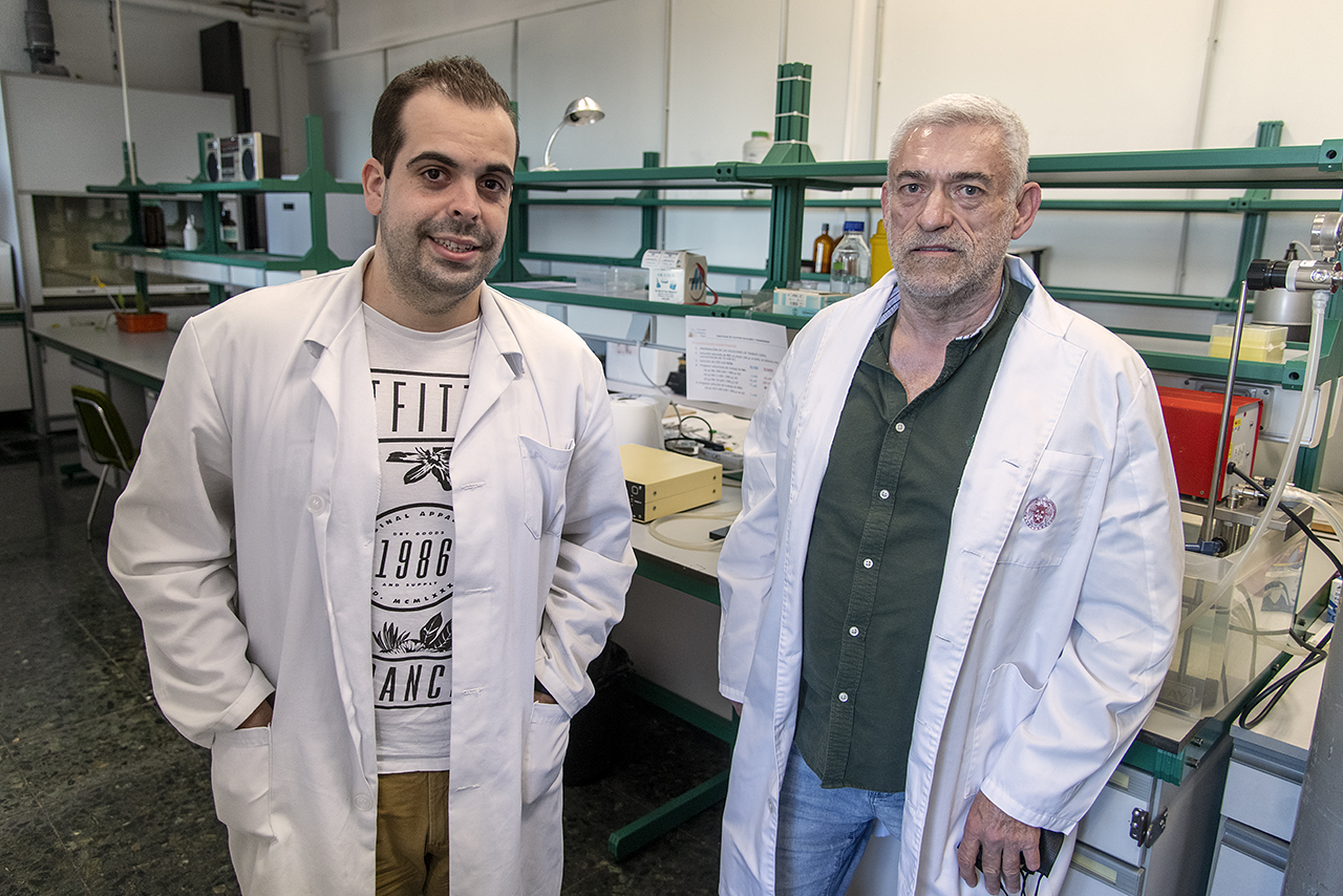 Luis Javier Serrano y Antonio Liras, en la Facultad de Ciencias Biológicas