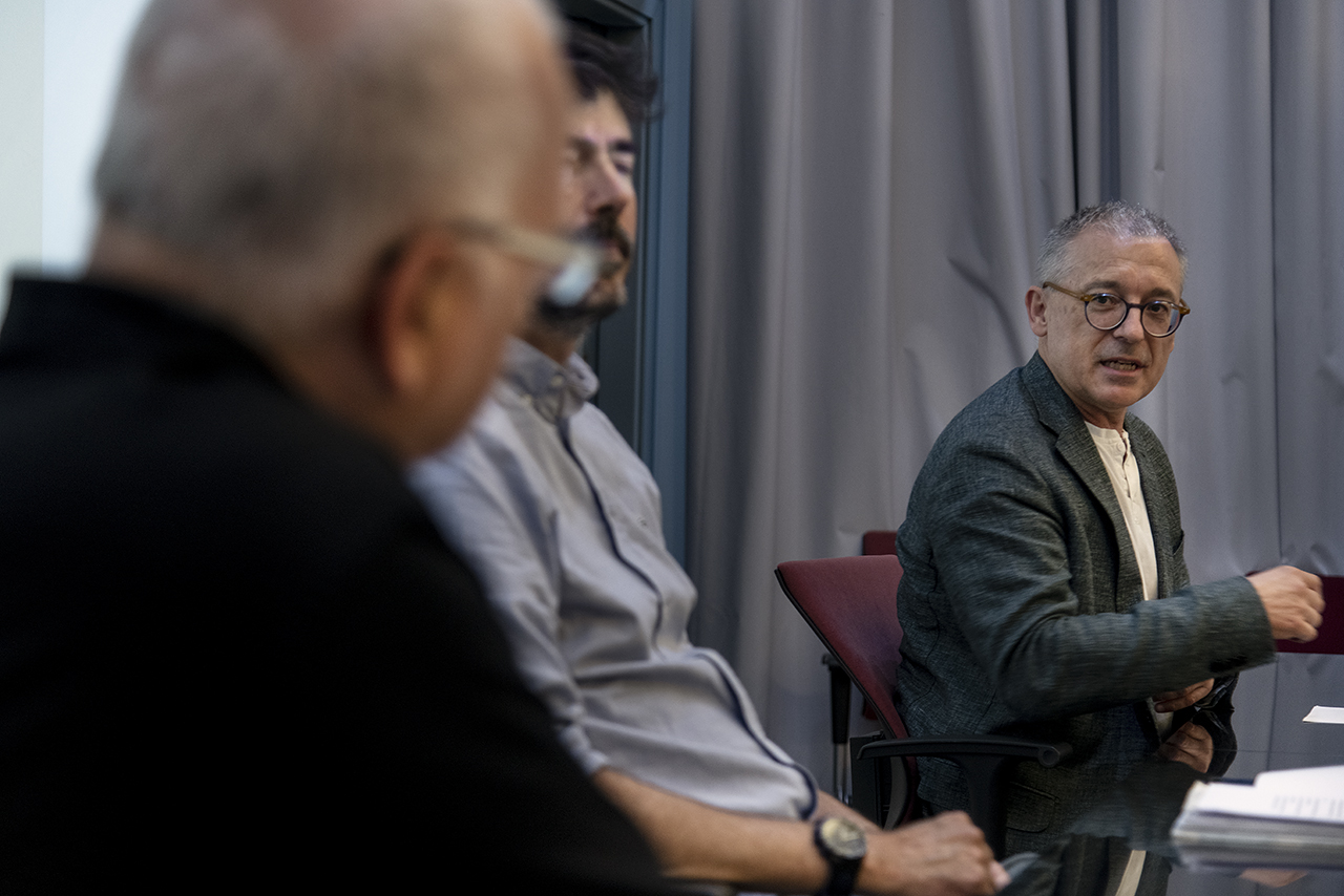 El decano de la Facultad de Psicología, Luis Enrique López Bascuas, presenta el libro de Luis Aguado