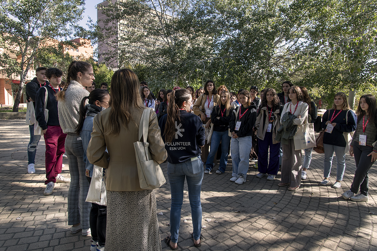 Responsables de ESN explican a los estudiantes la oferta de la UCM y de la ciudad de Madrid