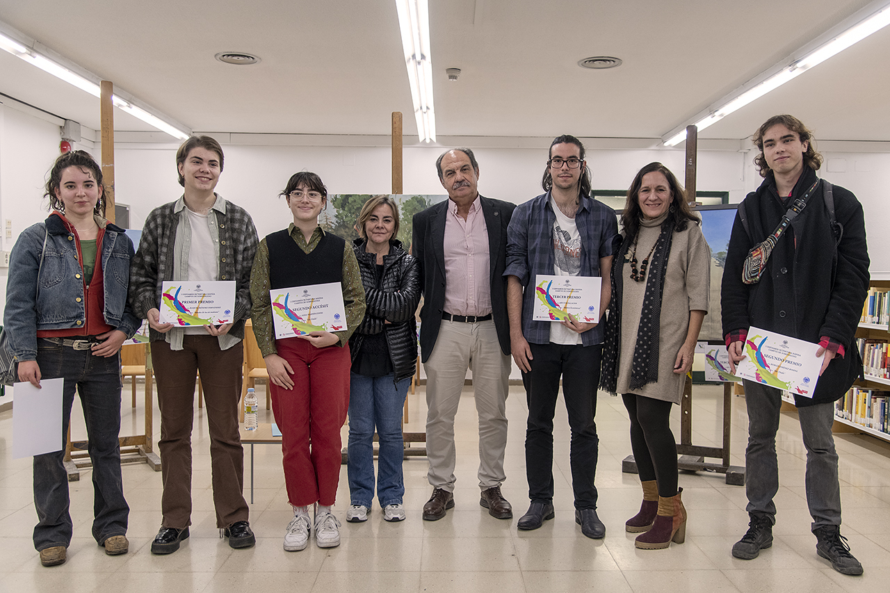 Los cinco ganadores, junto a Carlos Gallego, Elena Blanch y Susana Grande