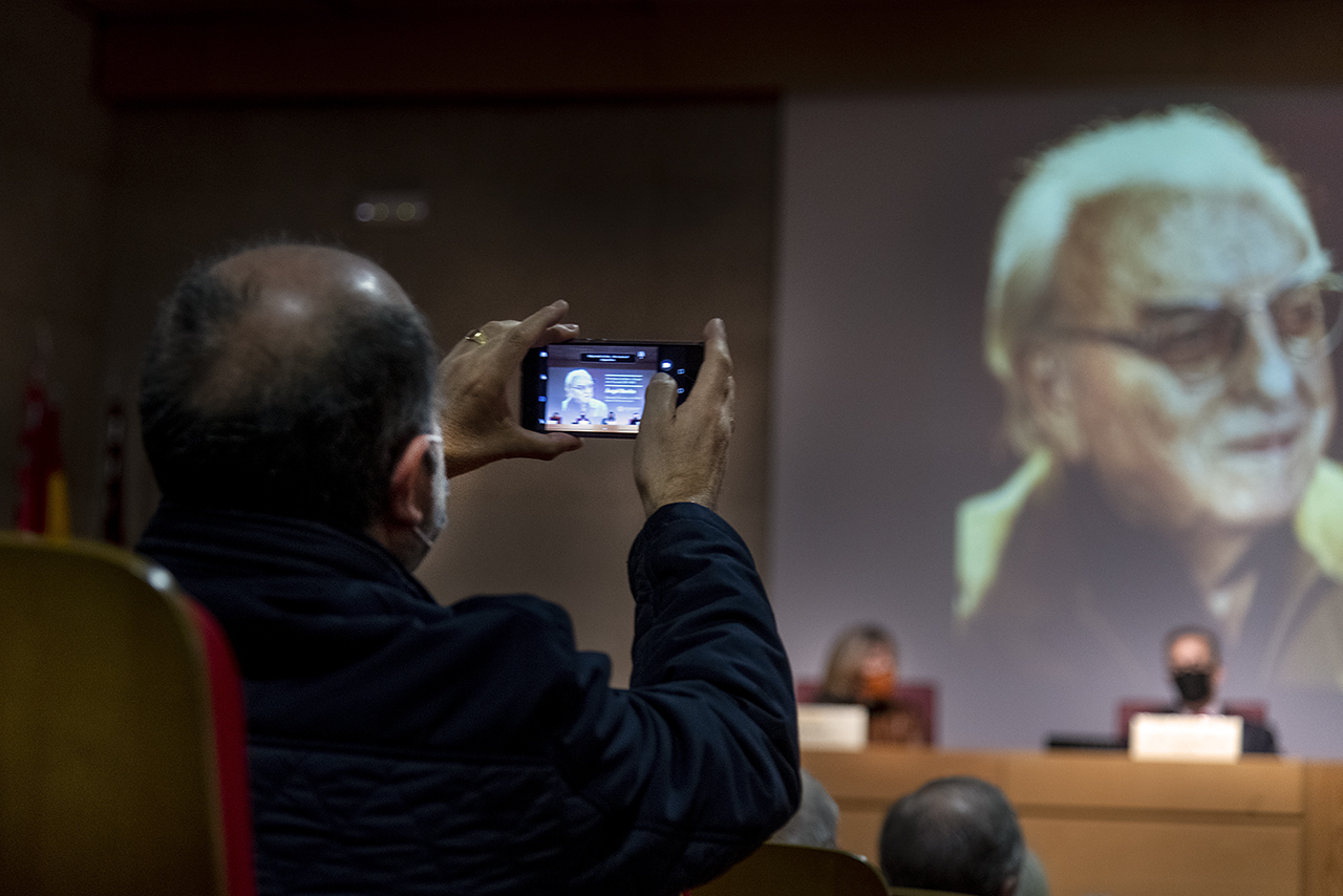 Ciencias de la Información rinde homenaje a Ángel Benito, primer catedrático de Periodismo en España, decano e impulsor de la Facultad
