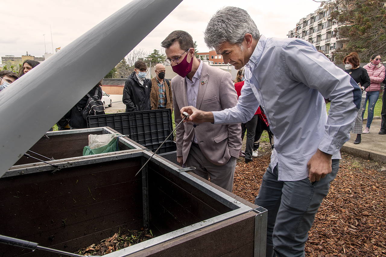El Instituto Pluridisciplinar inaugura un área de compostaje en la celebración del Día Mundial del Clima