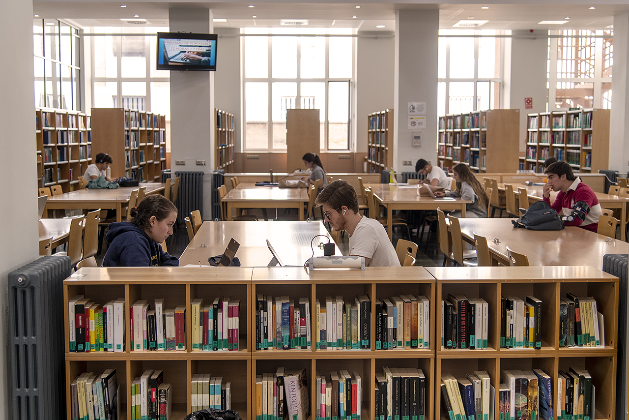 La biblioteca de la Facultad es una de las importantes de España de la especialidad