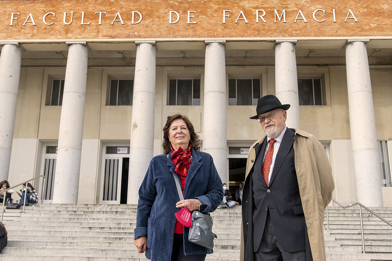 María Vallet Regí y Francisco Javier Puerto Sarmiento: “Los científicos no producimos certezas, hacemos preguntas y damos soluciones”