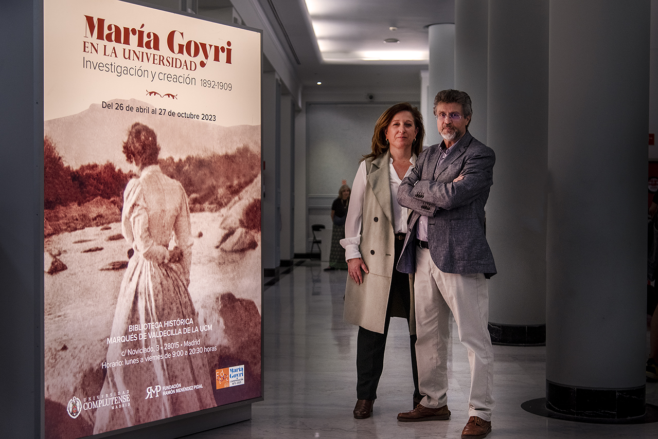 Antonia Salvador Benítez y Juan Miguel Sánchez Vigil, comisarios de la exposición “María Goyri en la Universidad. Investigación y creación (1892-1909)”