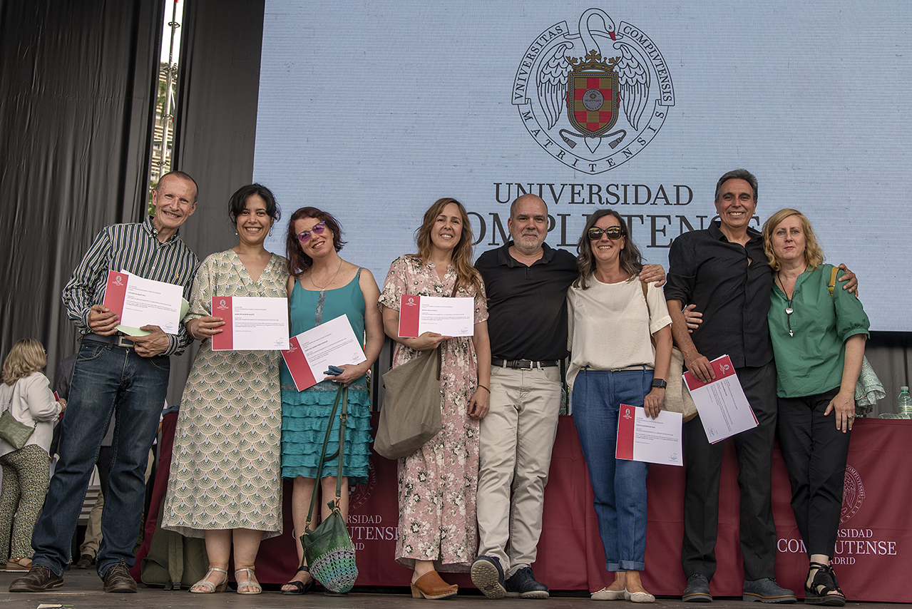 Foto de grupo de docentes de la Facultad de Bellas Artes