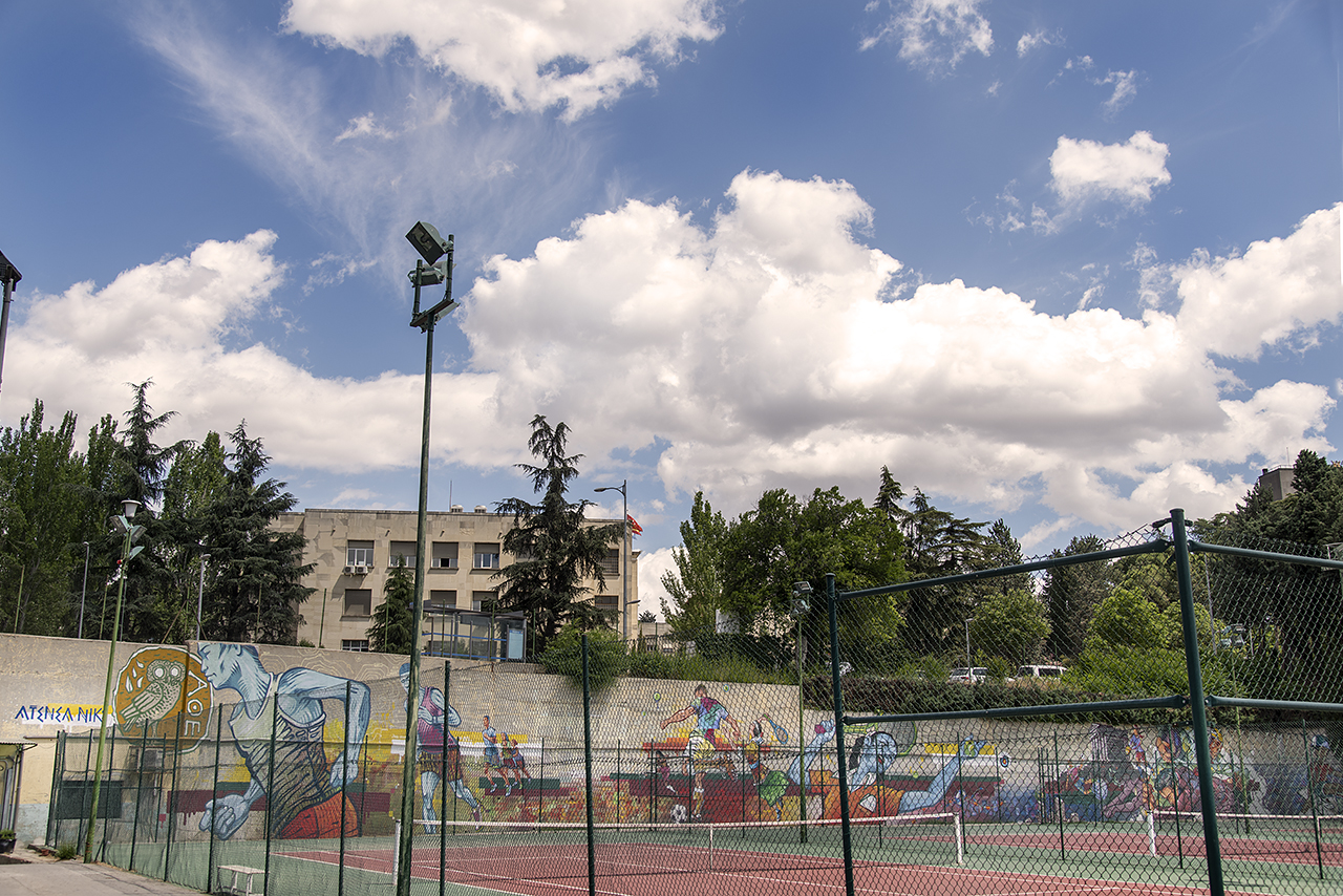 Vista del mural desde las pistas de tenis