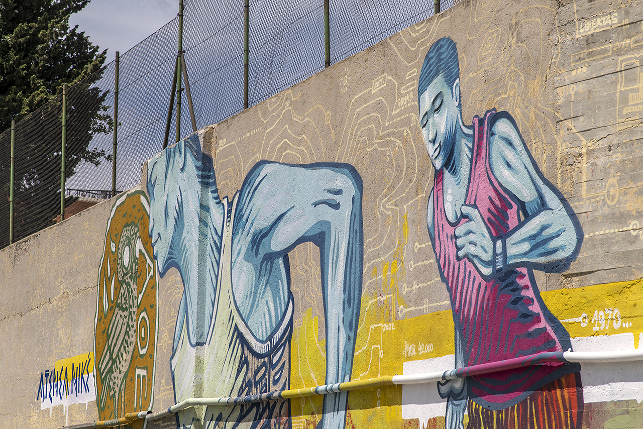 Detalle del nuevo mural de Zeta en las instalaciones deportivas de la Zona Sur
