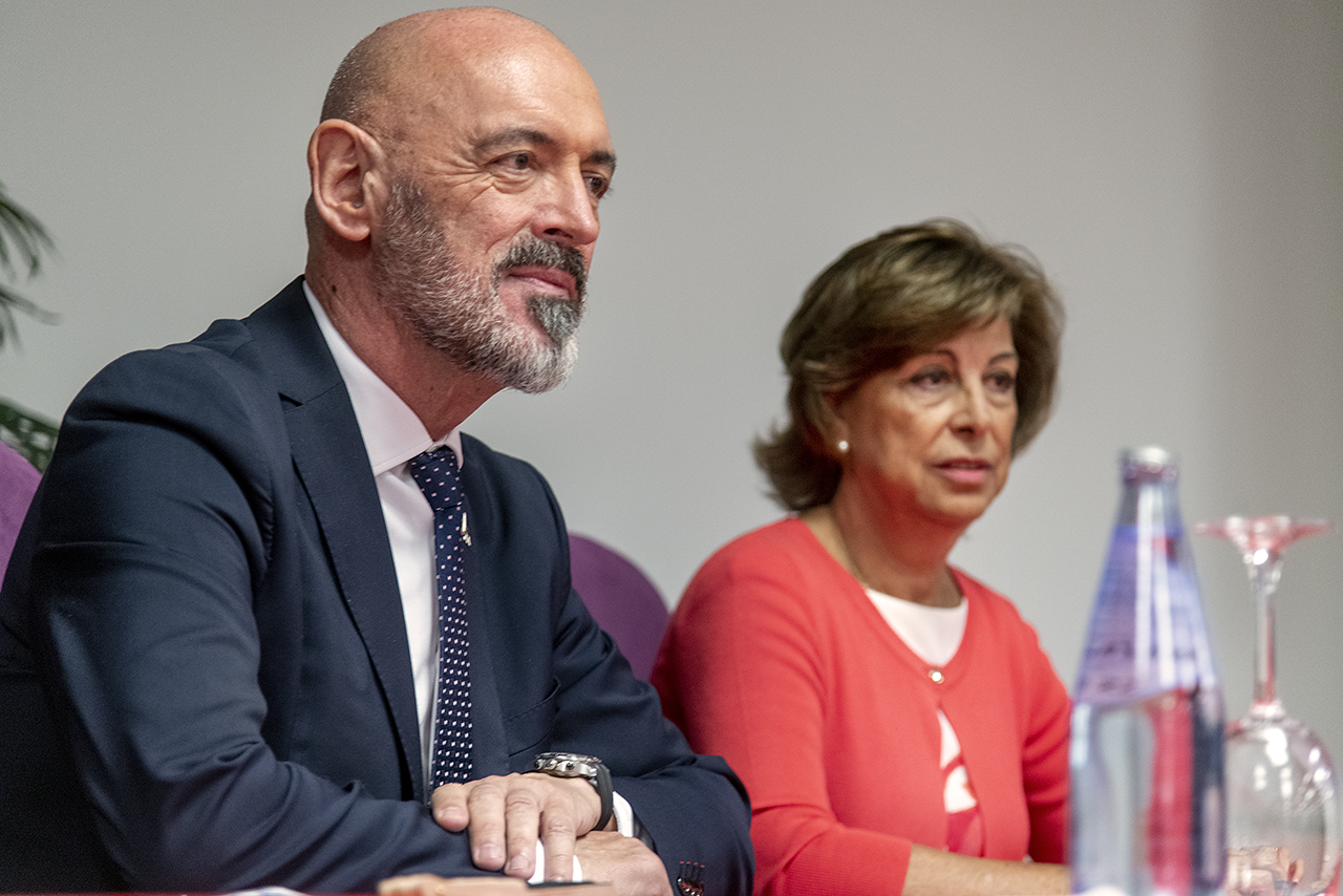 El rector Joaquín Goyache y la decana de Farmacia, Irene Iglesias
