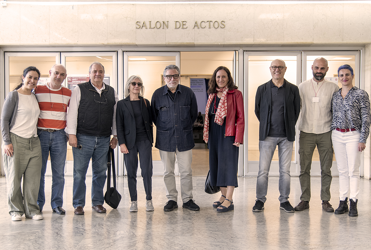 Jaume Plensa posa con representantes de la UCM