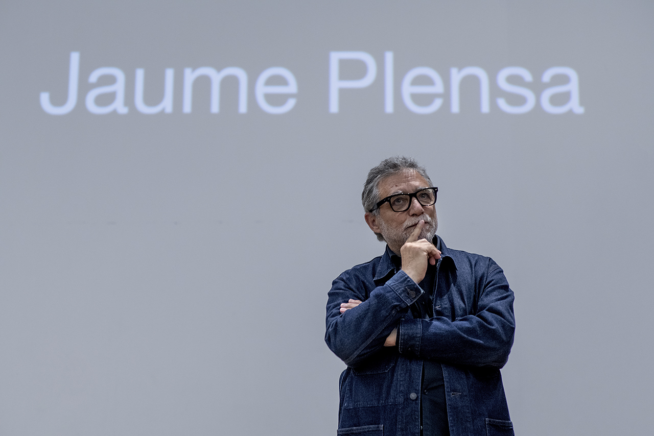 Jaume Plensa, durante su conferencia en la Facultad de Bellas Artes