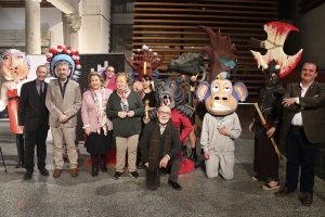 Estudiantes de Bellas Artes llevan el carnaval al Palacio de los Serrano
