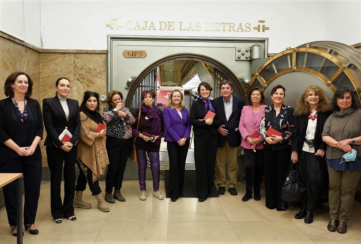 La catedrática María Vallet, entre las nueve mujeres que dejan su legado en la Caja de las Letras del Instituto Cervantes