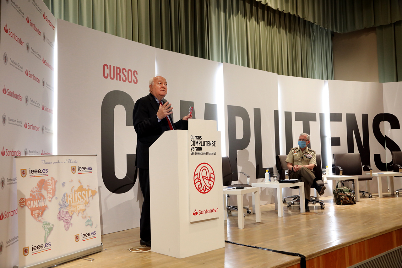 El ex ministro de Asuntos Exteriores, Miguel Ángel Moratinos, en el curso “Tendencias geopolíticas. ¿Hacia dónde va Europa”
