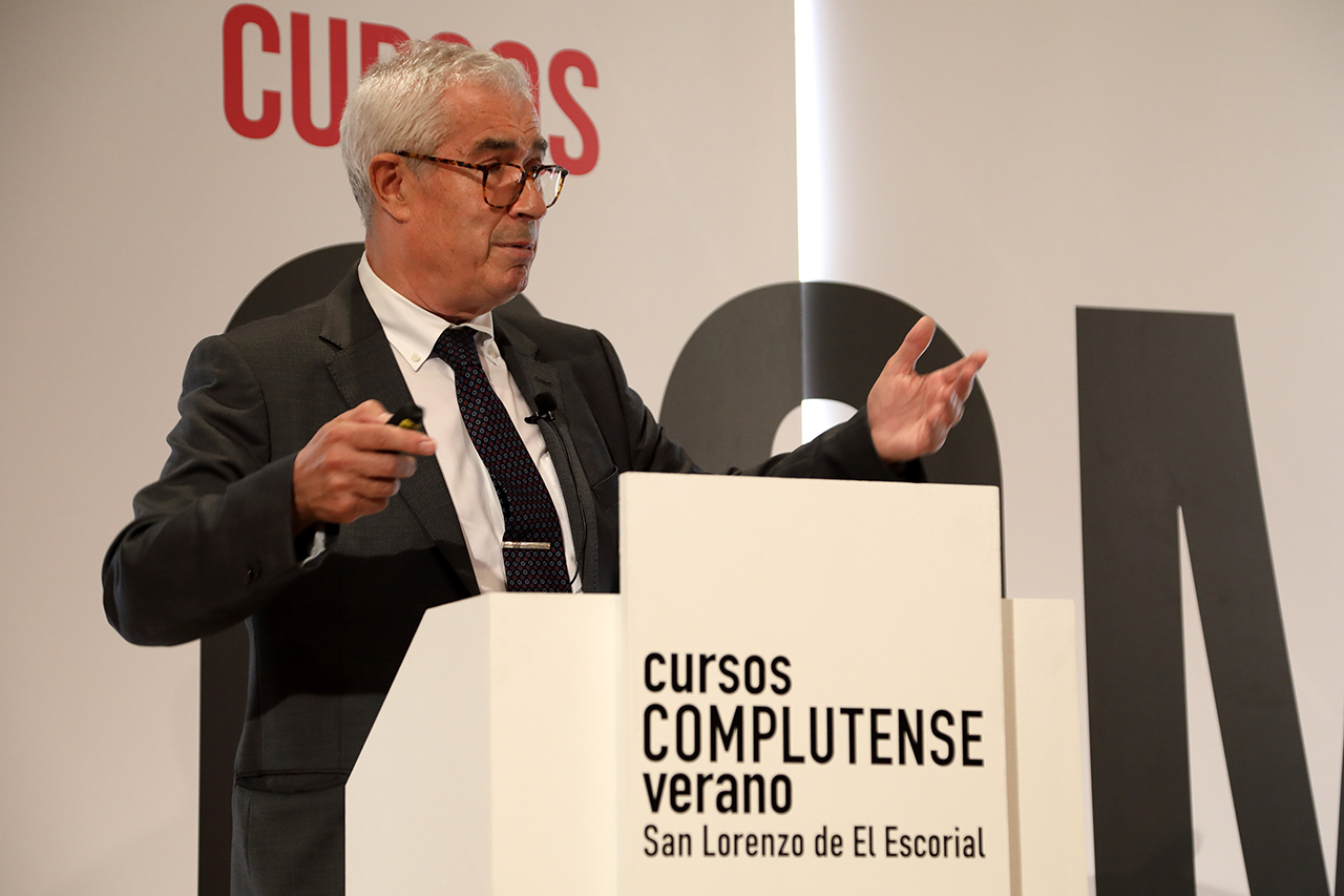 Emilio Bouza inaugura de manera magistral los trigésimo cuartos Cursos de Verano de la Universidad Complutense