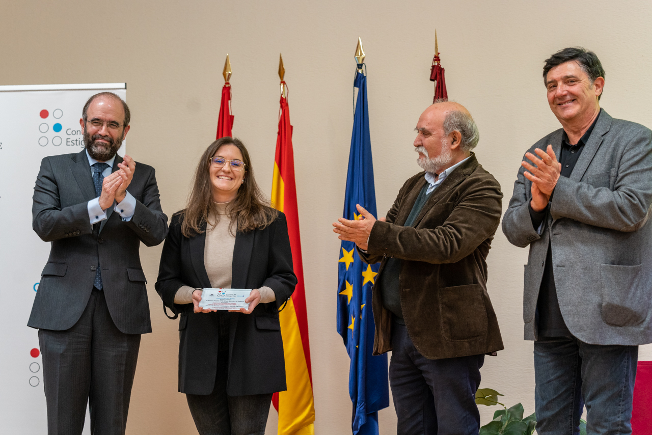 Cristina Pinto recibe el premio al mejor TFM en la tercera convocatoria del galardón creado por la cátedra UCM-Grupo 5 Contra el Estigma