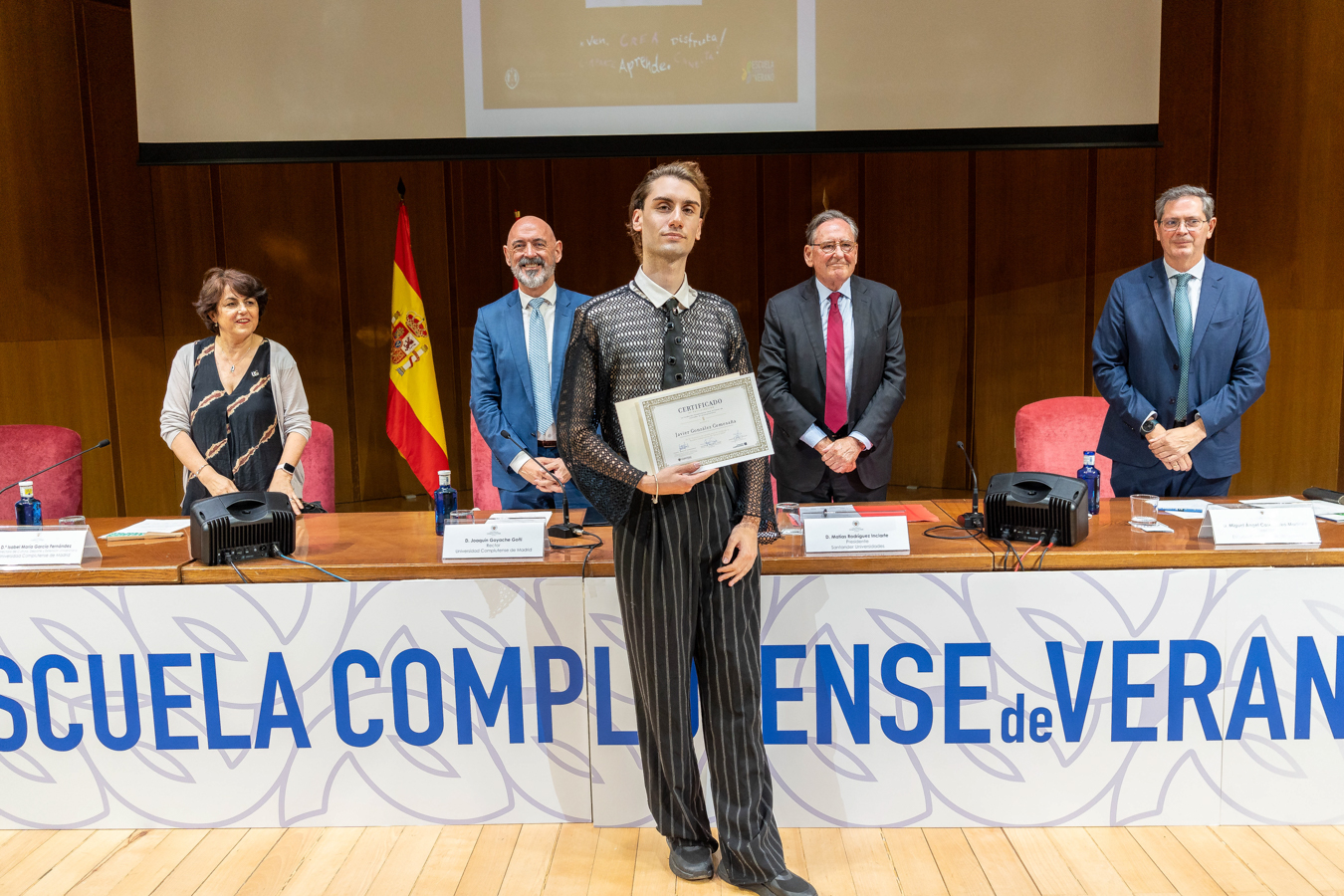 Javier González Comesaña recibió el premio del III Concurso del cartel  de la ECV