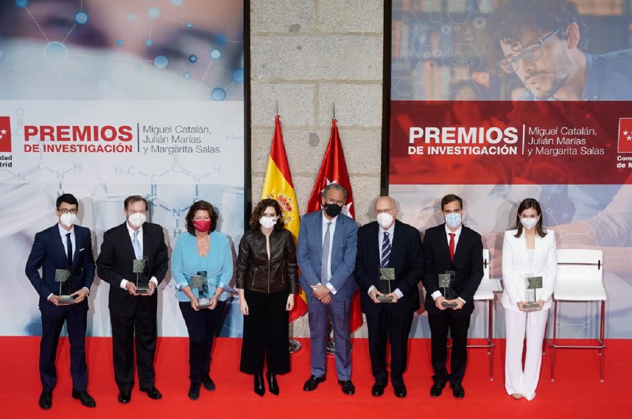 La Comunidad de Madrid entrega los Premios de Investigación 2021 a los complutenses María Vallet y Francisco Javier Puerto